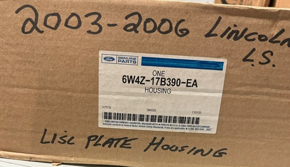 Carcasa de matrícula Lincoln 2003-2006 Ford P/N 6W4Z-17B390-EA OEM NOS Foto 3 de 4