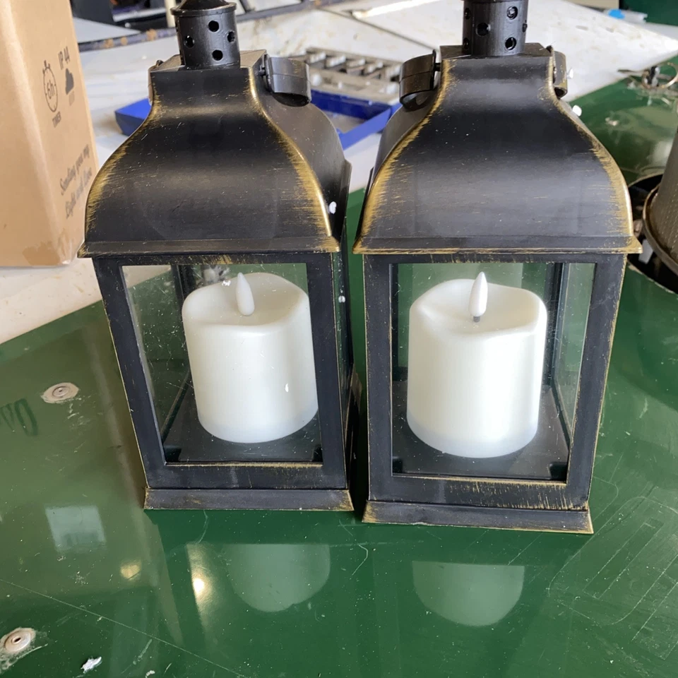 Juego de 2 linternas metálicas a pilas con vela LED - ventana negra de 14" Foto 2 de 2