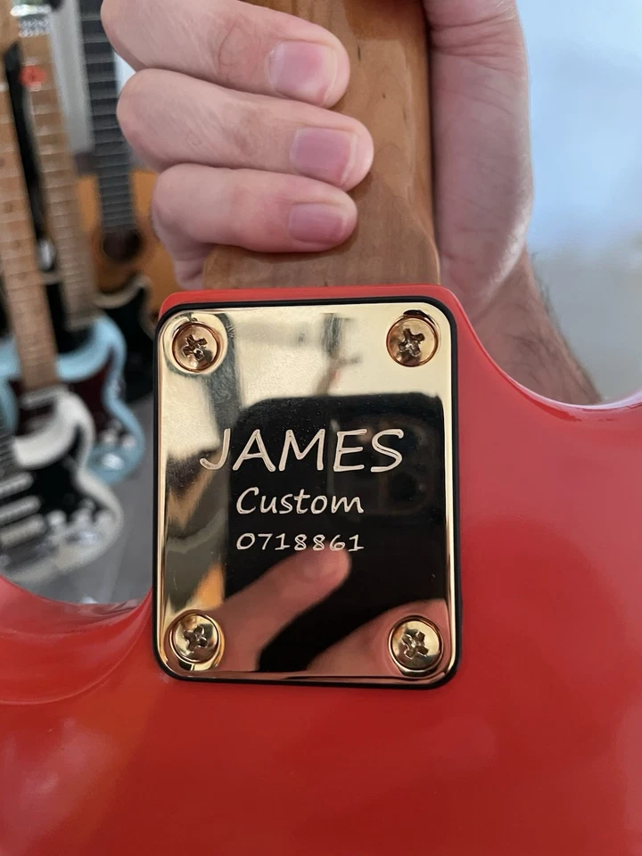 Placa de cuello de guitarra grabada personalizada chapada en oro ajuste personalizado guardabarros Foto 3 de 4