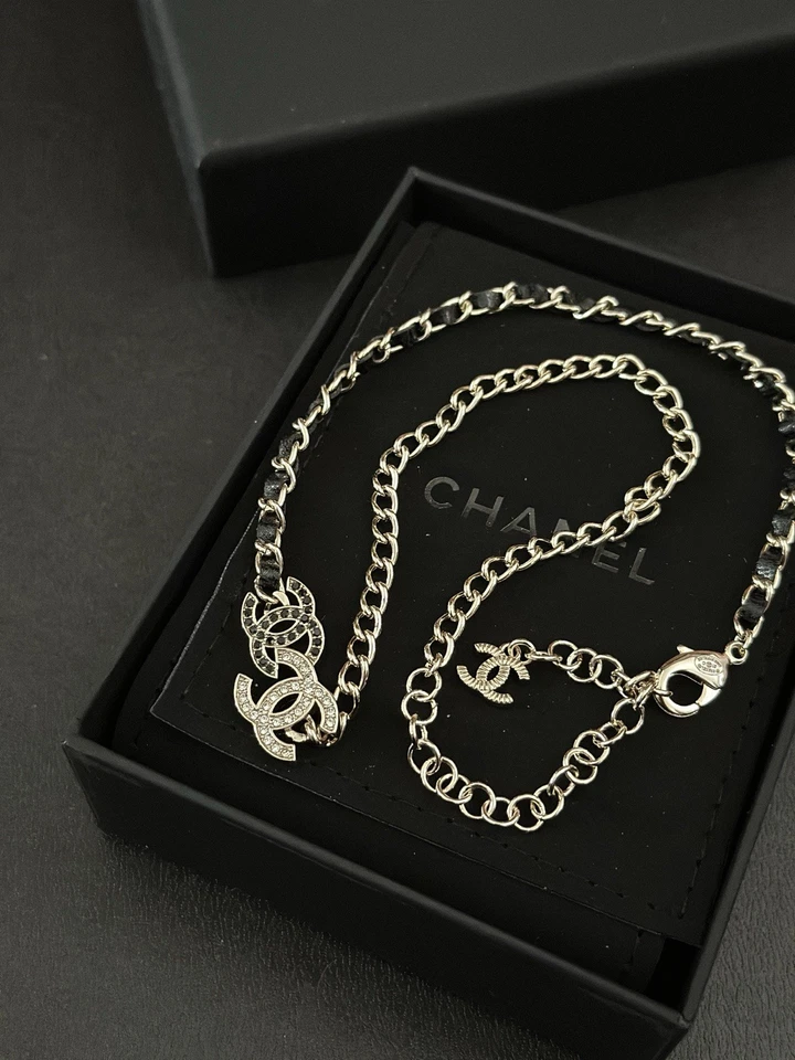 Collar Gargantilla Chanel Cristal Doble CC Oro Negro Foto 4 de 4