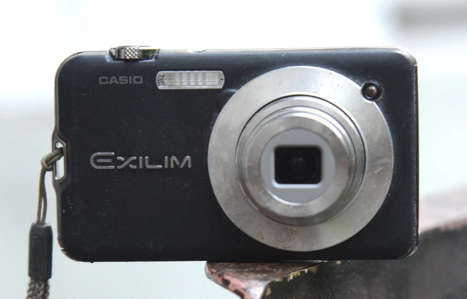 CASIO EXILIM EX-S10 Digitalkamera 10,1 MP 3x Zoom schwarz Digicam Bridge 