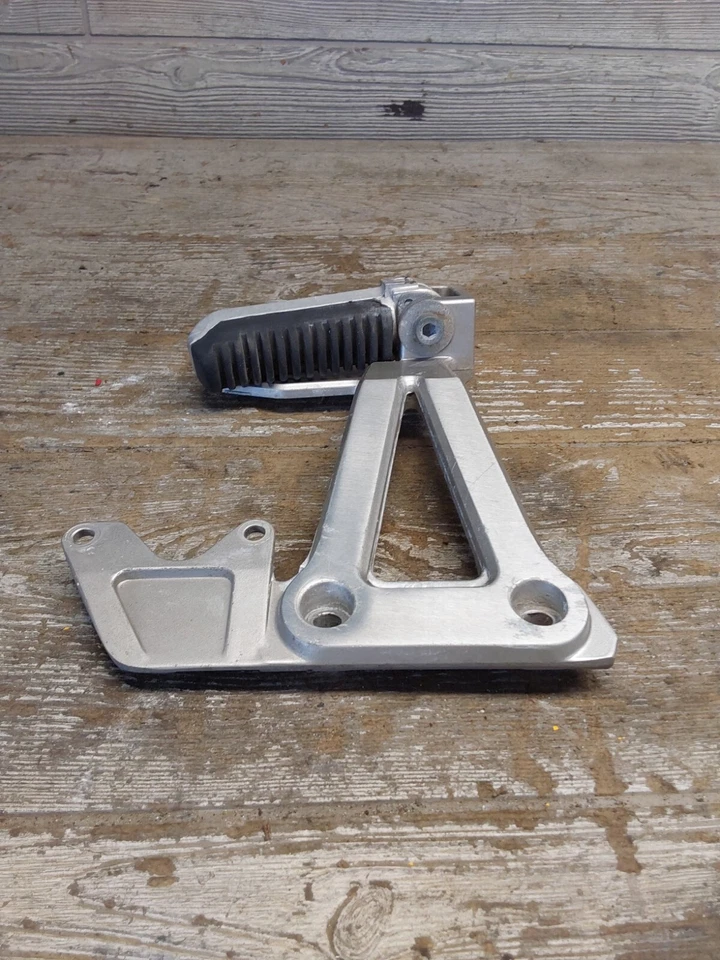 1992 92 89-97 Suzuki GSF400 Bandit Rear Back Passenger Left Foot Peg Rest - Imagem 2 de 4