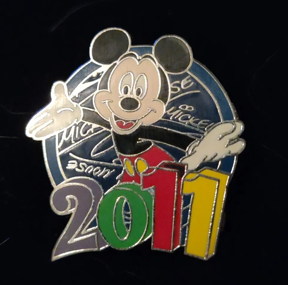 Hip Lanyard Starter Set - 2011 - Mickey Mouse Only Disney Pin 81872