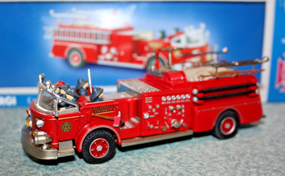 AMERICAN LAFRANCE OPEN CAB PUMPER - BETHPAGE FIRE - Maßstab 1:50 von CORGI 51502