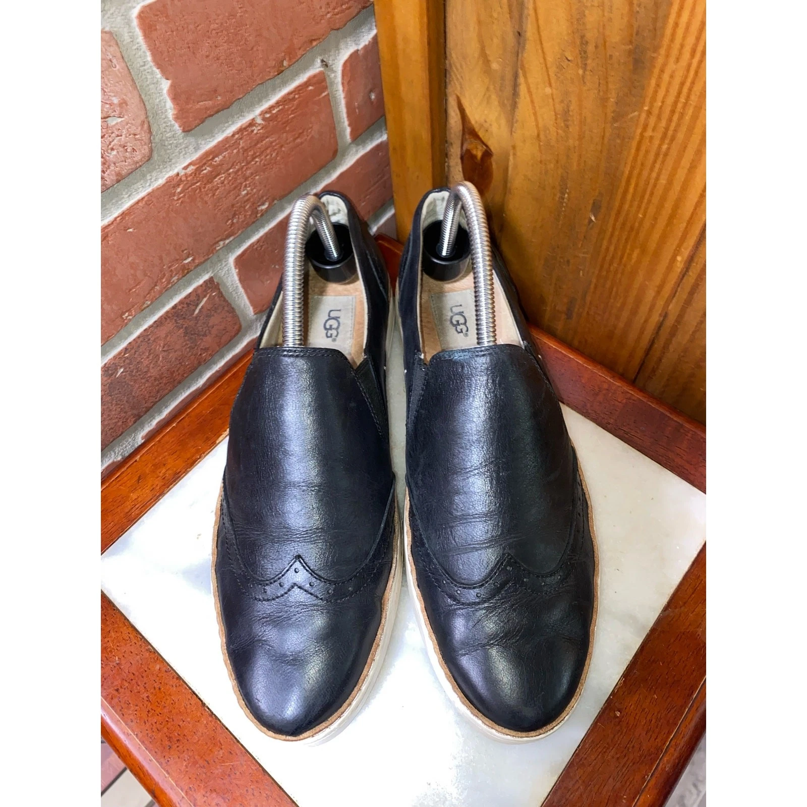 Mocassini Ugg Hadria in pelle con punta alare sneaker da donna taglia 9 5 neri 1013917