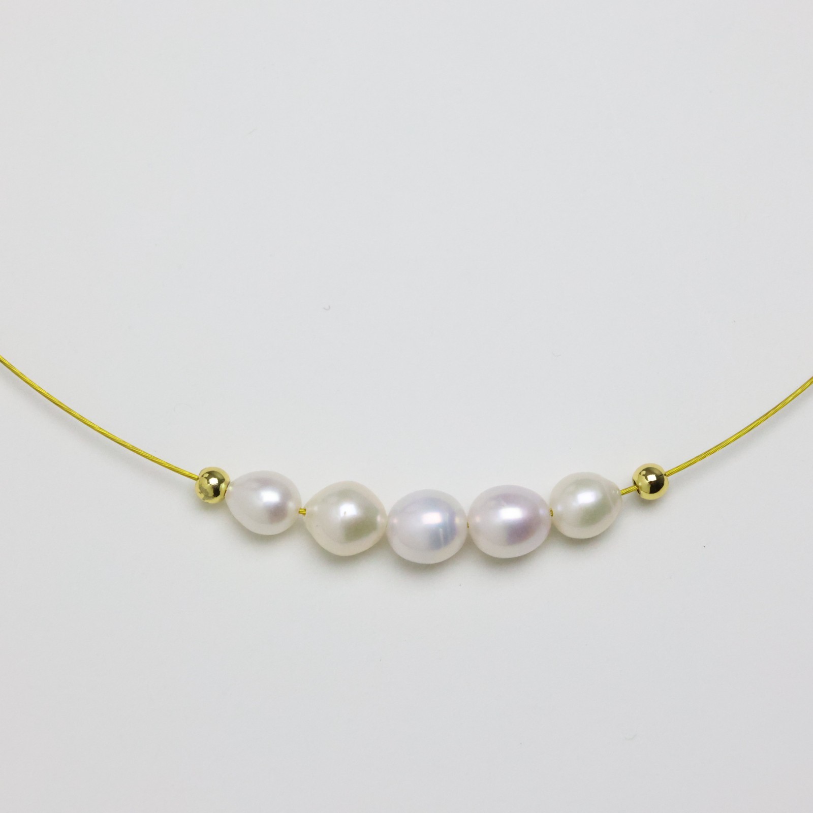 Collier en perles d'eau douce véritables de 5-6mm de diamètre modèle blanc intemporel réf 2473