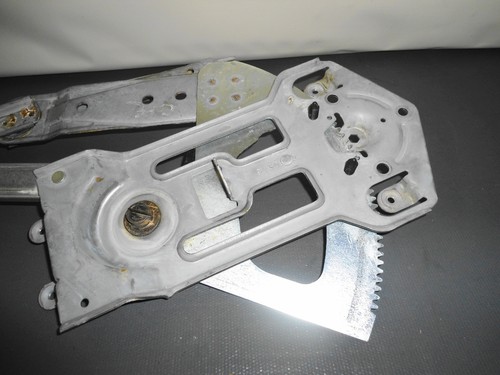 1993,1994,1995,1996 CONCORDE,INTREPID,VISION,LHS, RIGHT REAR REGULATOR W/O MOTOR - Picture 2 of 5