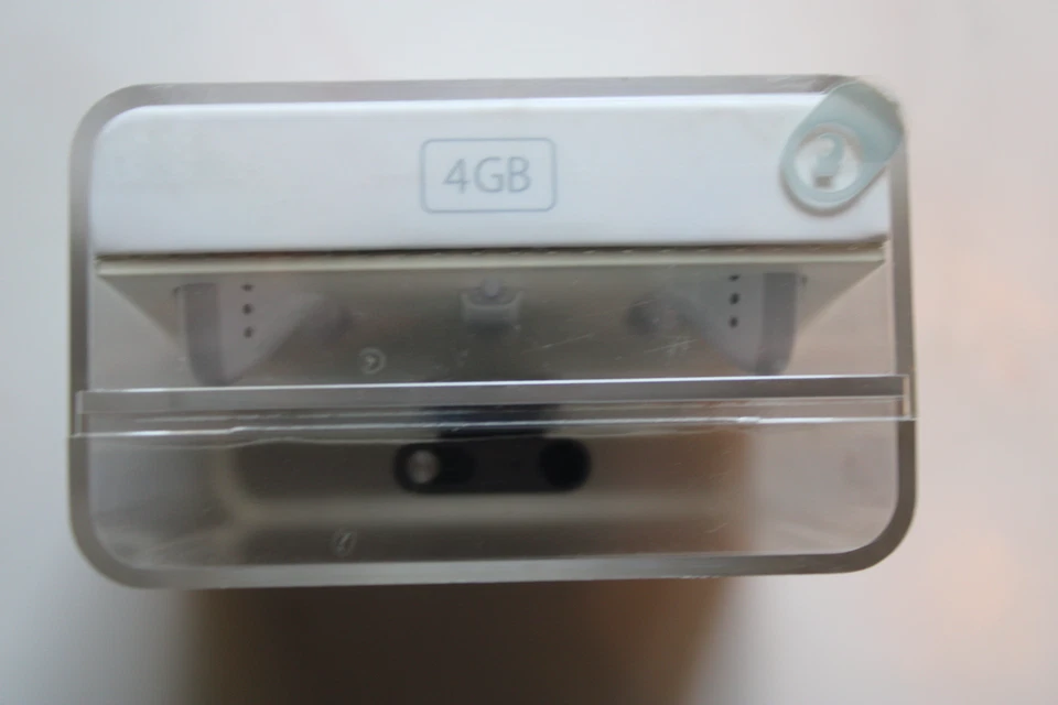 ORIGINAL BLACK Factory Sealed iPod Shuffle 4GB 3rd Generation Model A1271 - Image 2 of 4