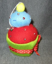 Vintage Handmade Cupcake Plush Christmas Ornament Pin Cushion Needle Stuffed 