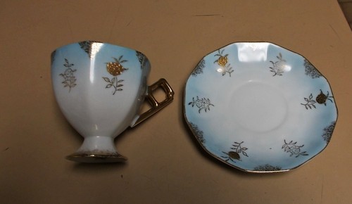 VINTAGE PORCELAIN CUP & SAUCER 6 SIDED STEMMED CUP GOLD FLOWERS / TRIM OVER BLUE - Picture 3 of 4