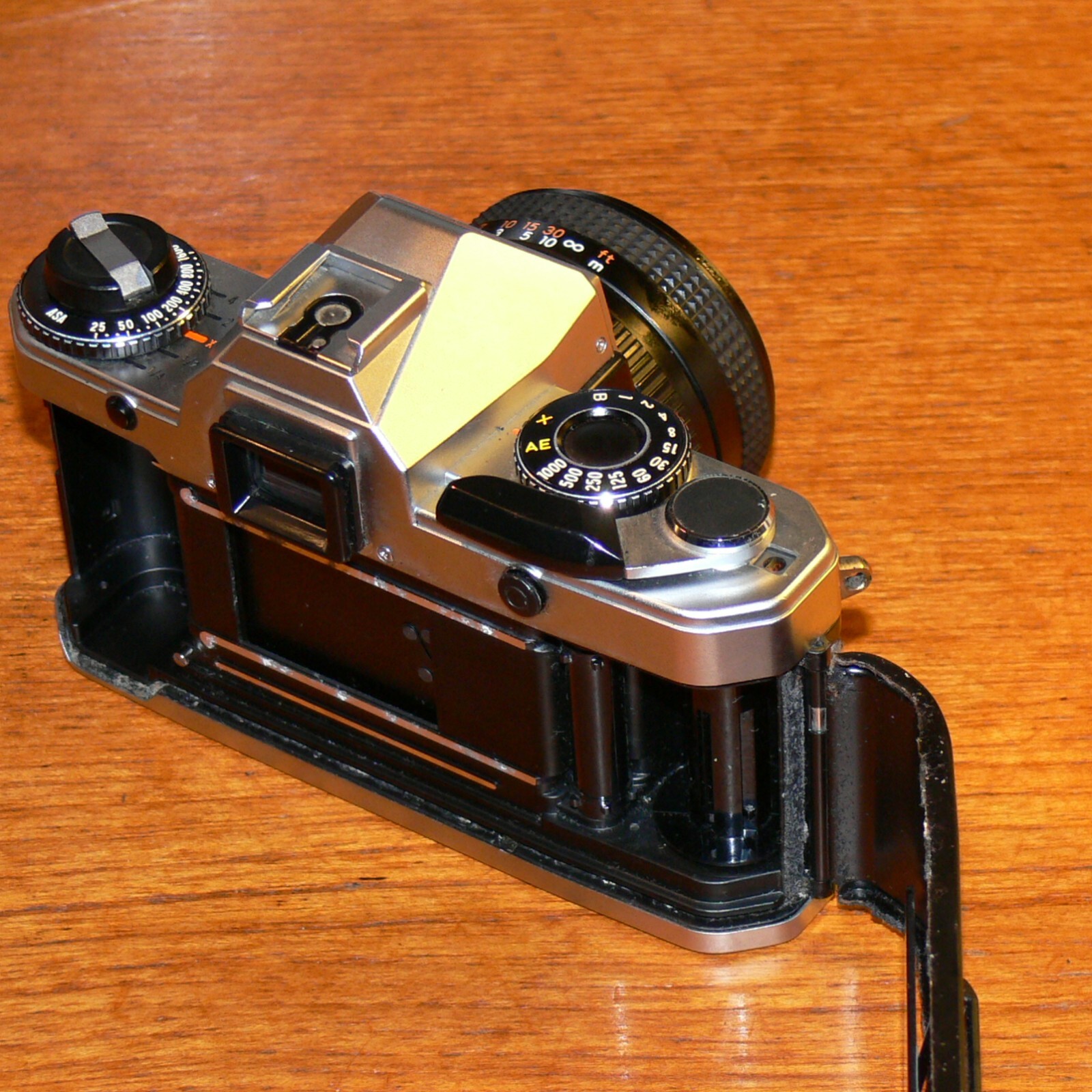 Yashica FX-D Quarz 35 mm Film Spiegelreflexkamera manueller Fokus mit 50 mm f2 ml Objektiv FEHLER - Bild 9 von 10