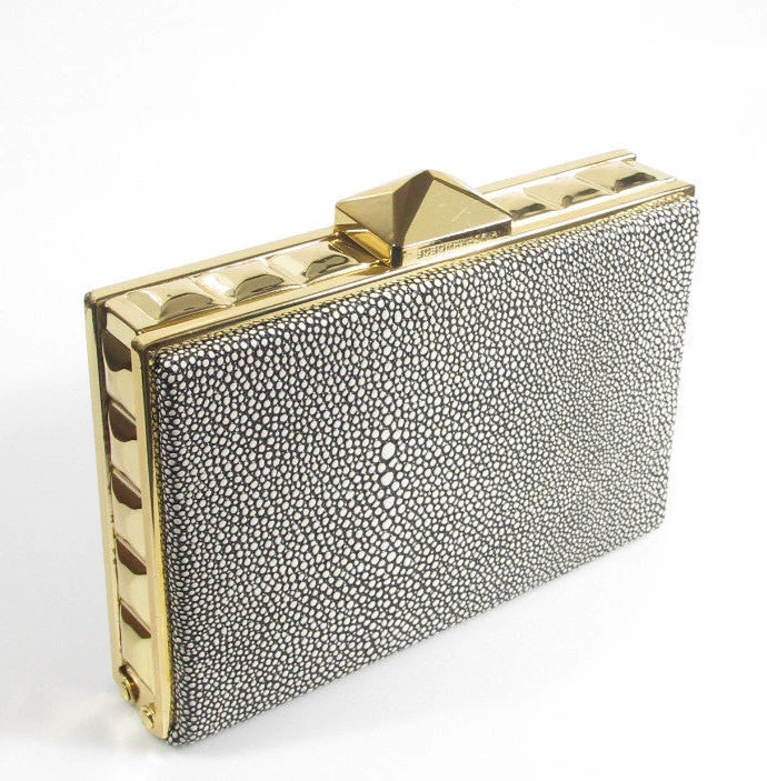 Bolso sin asas BCBG Max Azria Janis Stingray cuero en relieve marco de caja $228 nuevo con etiquetas Foto 2 de 4