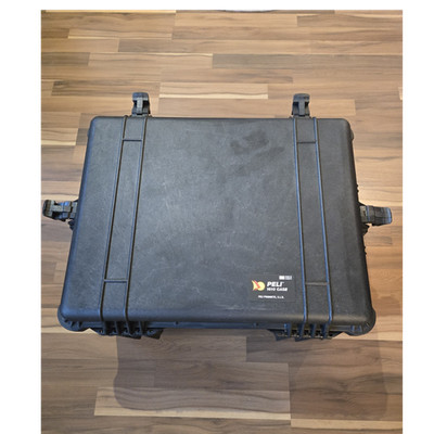 Peli Case 1610 Hartschalen-Trolley schwarz 2 Rollen wasserdicht 60L+ Schaum