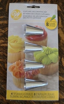 WILTON Cupcakes Cakes Decorating Set Kit with Large Tips & Bags 12 Pieces - NEW 