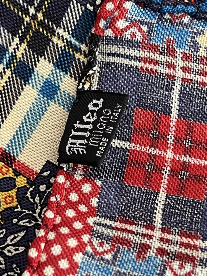 Cuadrado de bolsillo vintage Altea estampado con retazos 100 % seda 17”x17” hecho a mano en Italia Foto 4 de 4