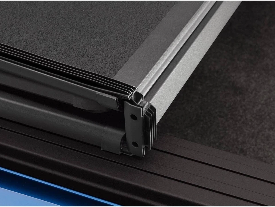 Extang Solid Fold 2.0 Toolbox Hard Folding Tonneau Fits 21-25 Ford F150 8'2" Bed Foto 4 de 4