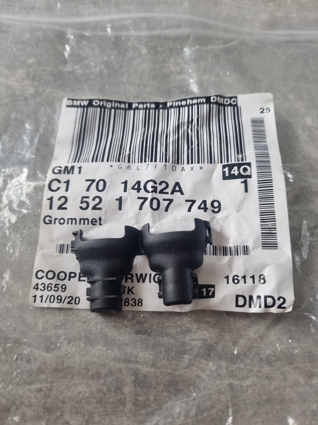 BMW Wiring Plug Connector Terminal Cover Cap 1707749 12521707749 New Genuine