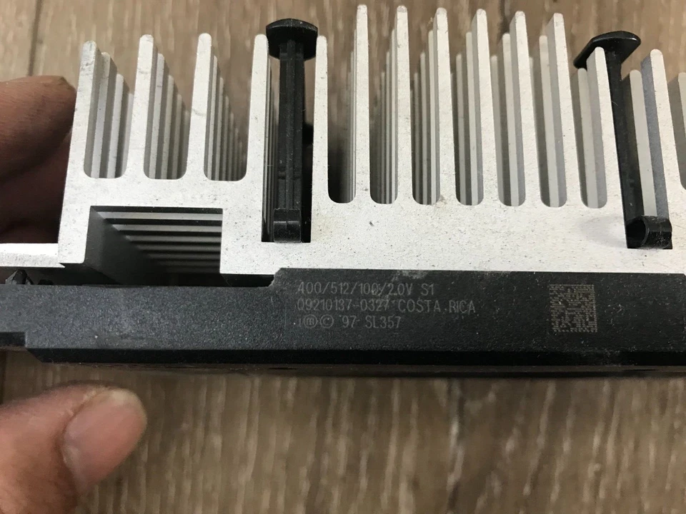 INTEL PENTIUM II 400MHZ CPU SL357 400/512/100/2.0V S1  PROCESSOR WITH HEATSINK - Image 2 of 3