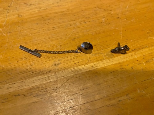 Vintage Estate Tie Tack Clasp – Silvertone Praying Hands - Picture 4 of 12