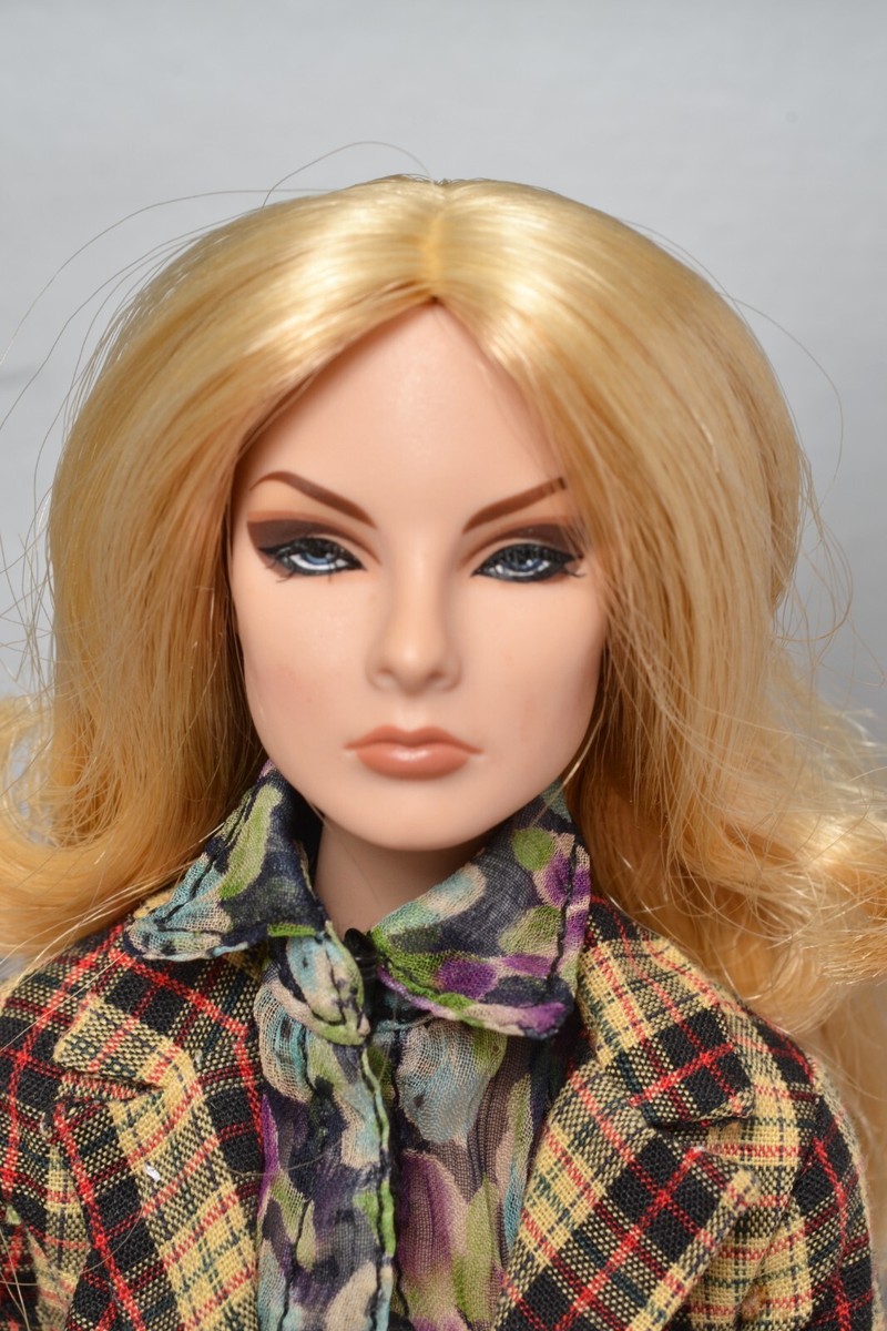 OLD IS NEW Giselle Diefendorf 2009 NU.Face Fashion Royalty OLD IS NEW Giselle Diefendorf 2009 NU.Face Fashion Royalty