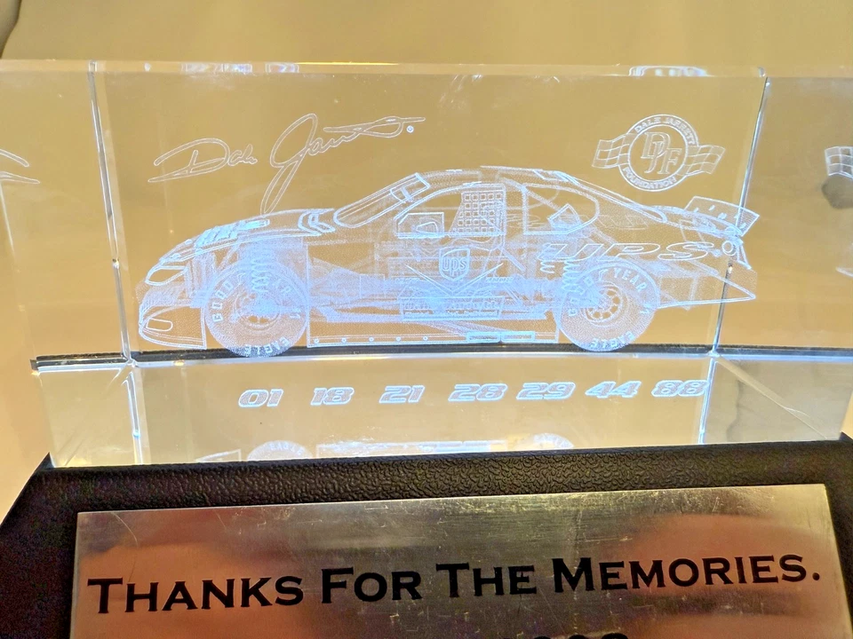 NASCAR Racebricks - 2008 Dale Jarrett #88 - Luz de retiro de vidrio troquelado Foto 3 de 4