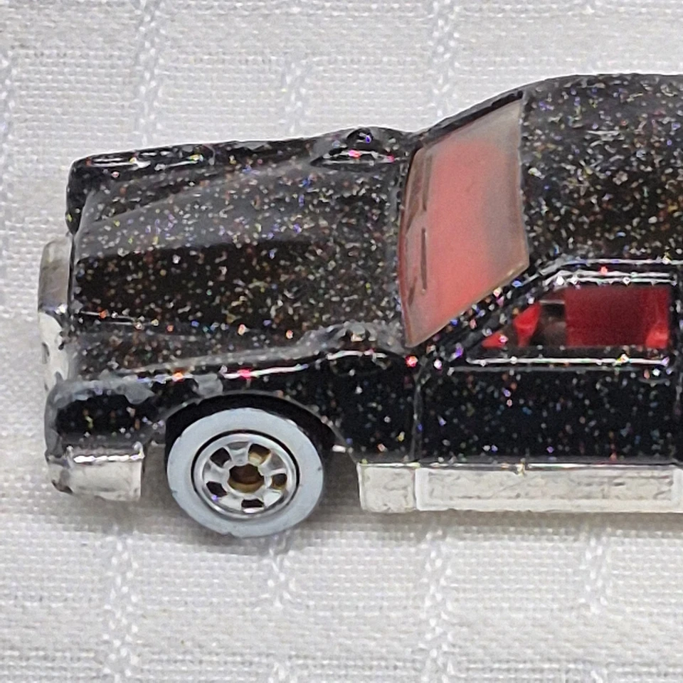 Cadillac 1990 Hot Wheels limusina negra con escamas metálicas multicolores Lowrider Foto 3 de 4