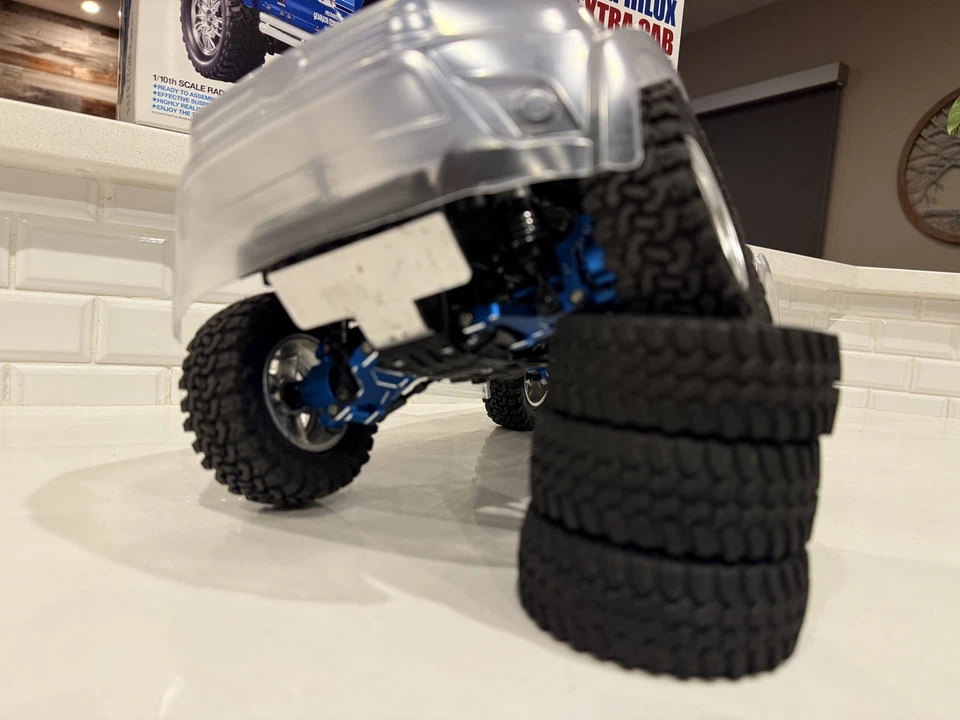 TAMIYA 1/10 Scale Toyota HILUX EXTRA CAB CC-01 4WD Off Road R/C Model Truck Kit - Image 4 of 4