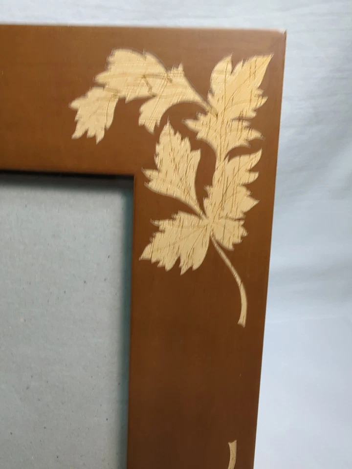 Crafted Wood Photo Frame with Etched Leaves. Holds 4"x6" Photo Thailand - Image 3 of 4