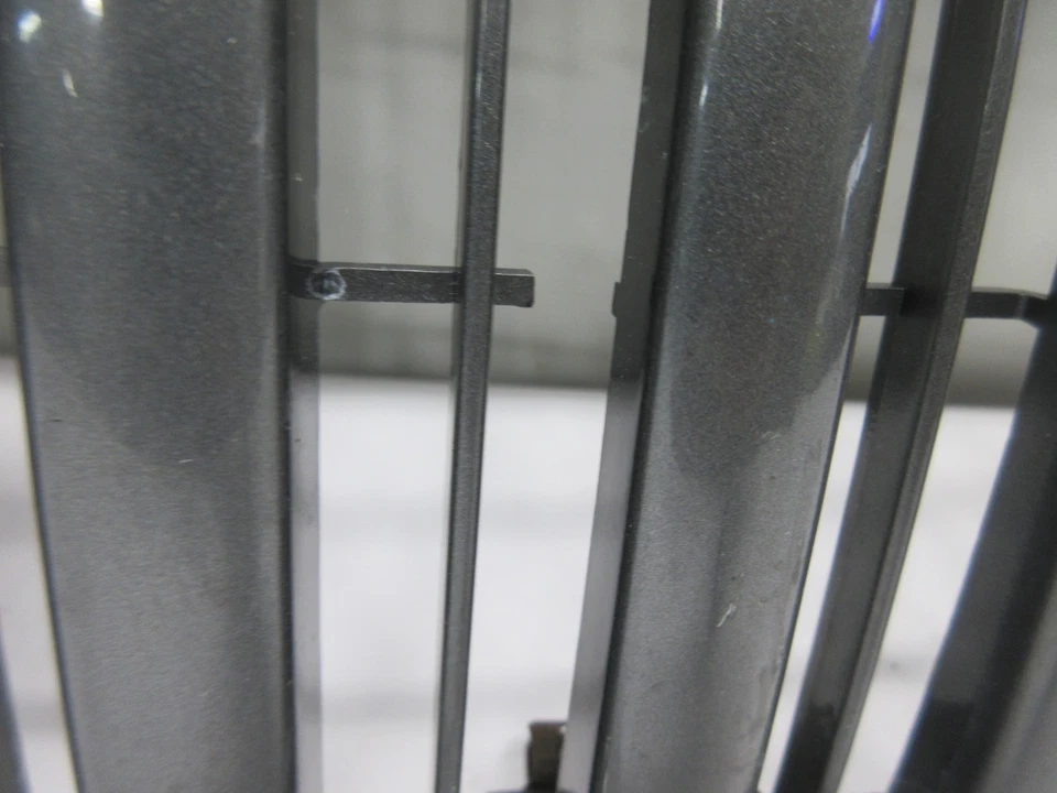 Conjunto de rejilla superior Buick Rainier 2004-2007 leer anuncio Foto 3 de 4