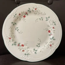 Pfaltzgraff Winterberry Dinner Plate 10 1/4” USA