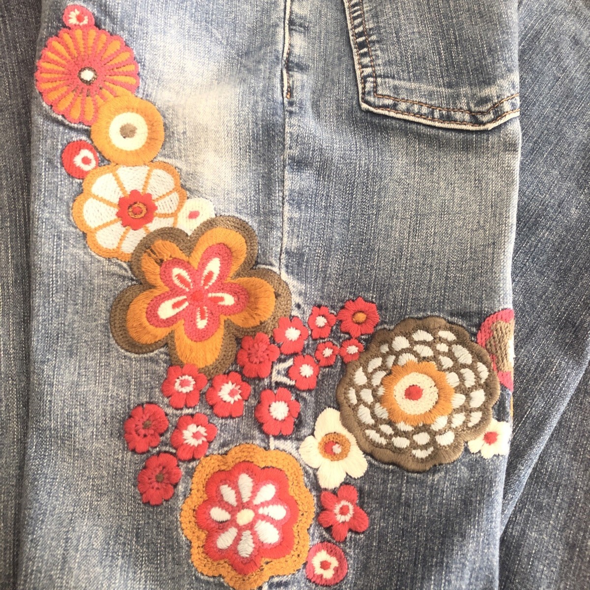 デニム・ジーパン Moschino Embroidery jeans MOSCHINO Jeans Size 26 Embroidered. Floral. Ultra Rare Find