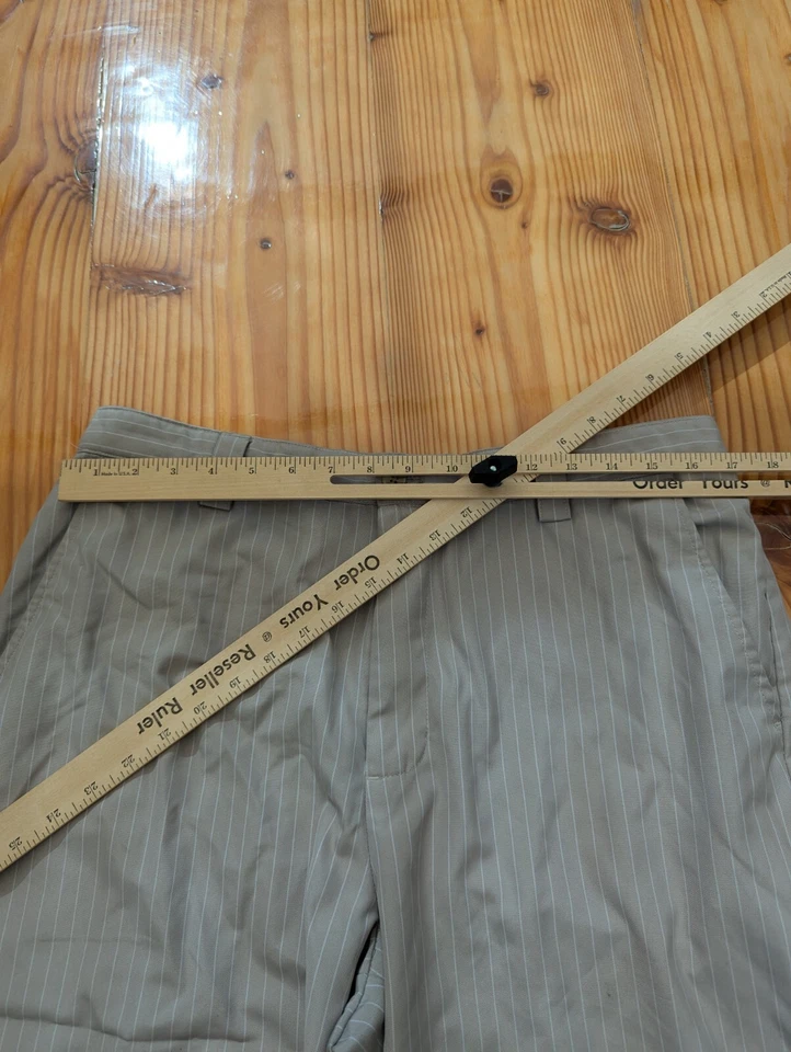 Pantalones Cortos IZOD XFG Beige Para Hombre Talla 34 Rayas Informales Frente Plano Foto 4 de 4