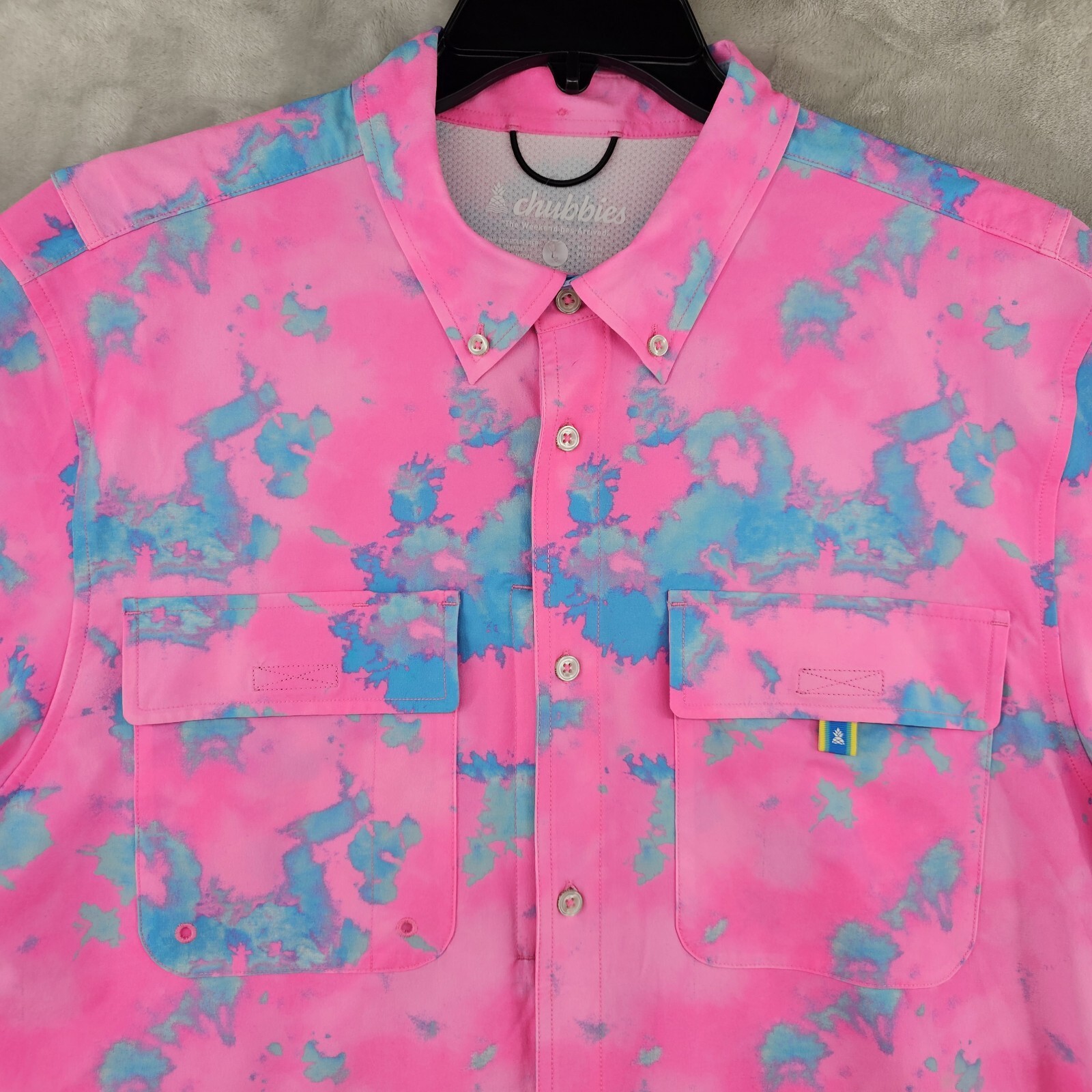 Chubbies Mens Large Friday BreezeTech Short Sleeve Performance Shirt Pink Tiedye