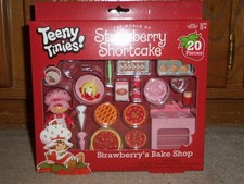 NEW Teeny Tinies STRAWBERRY SHORTCAKE BAKE SHOP Playset Miniatures
