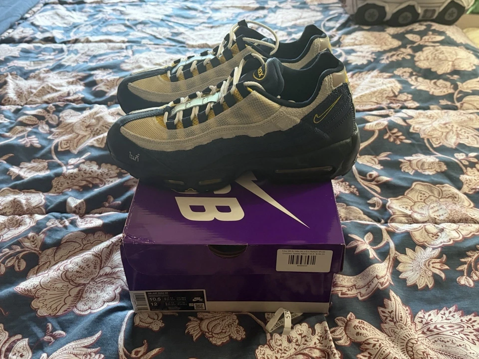 Size 10.5 - Eric Koston x Nike SB x Air Max 95 Obsidian Speed Yellow - Image 3 of 4