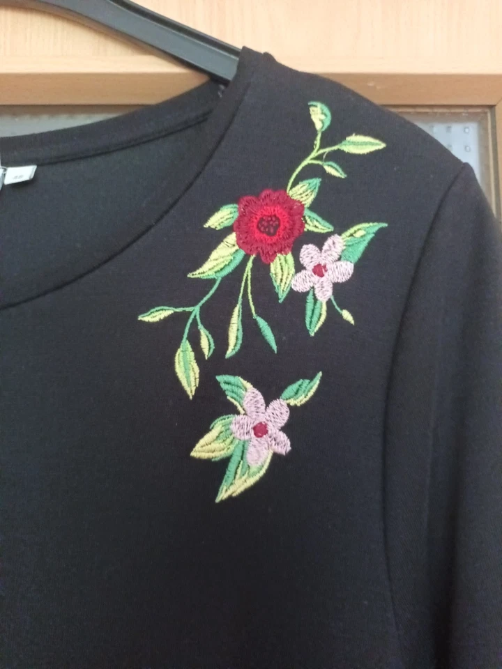 C&A Clockhouse: Kleid mit Blumen-Stickerei Gr. 48 - Bild 2 von 4