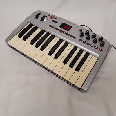 M-AUDIO Oxygen8 V2 MIDI Controller Keyboard