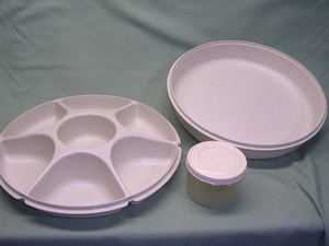 Tupperware 7 Compartment Relish Tray With Lid, Dip Container. Beige - Almond