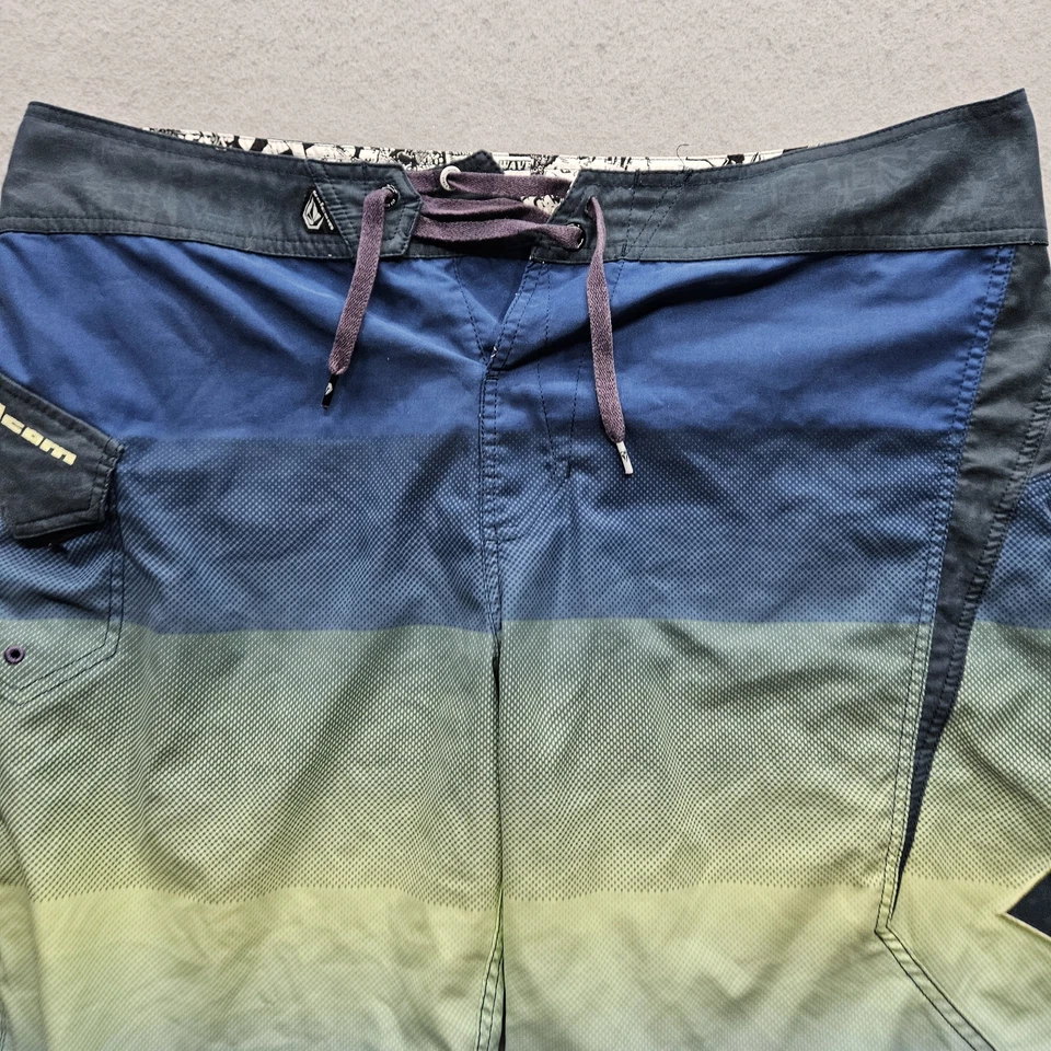 Volcom Men's 38 Blue Green Beach Shorts - Image 2 of 4