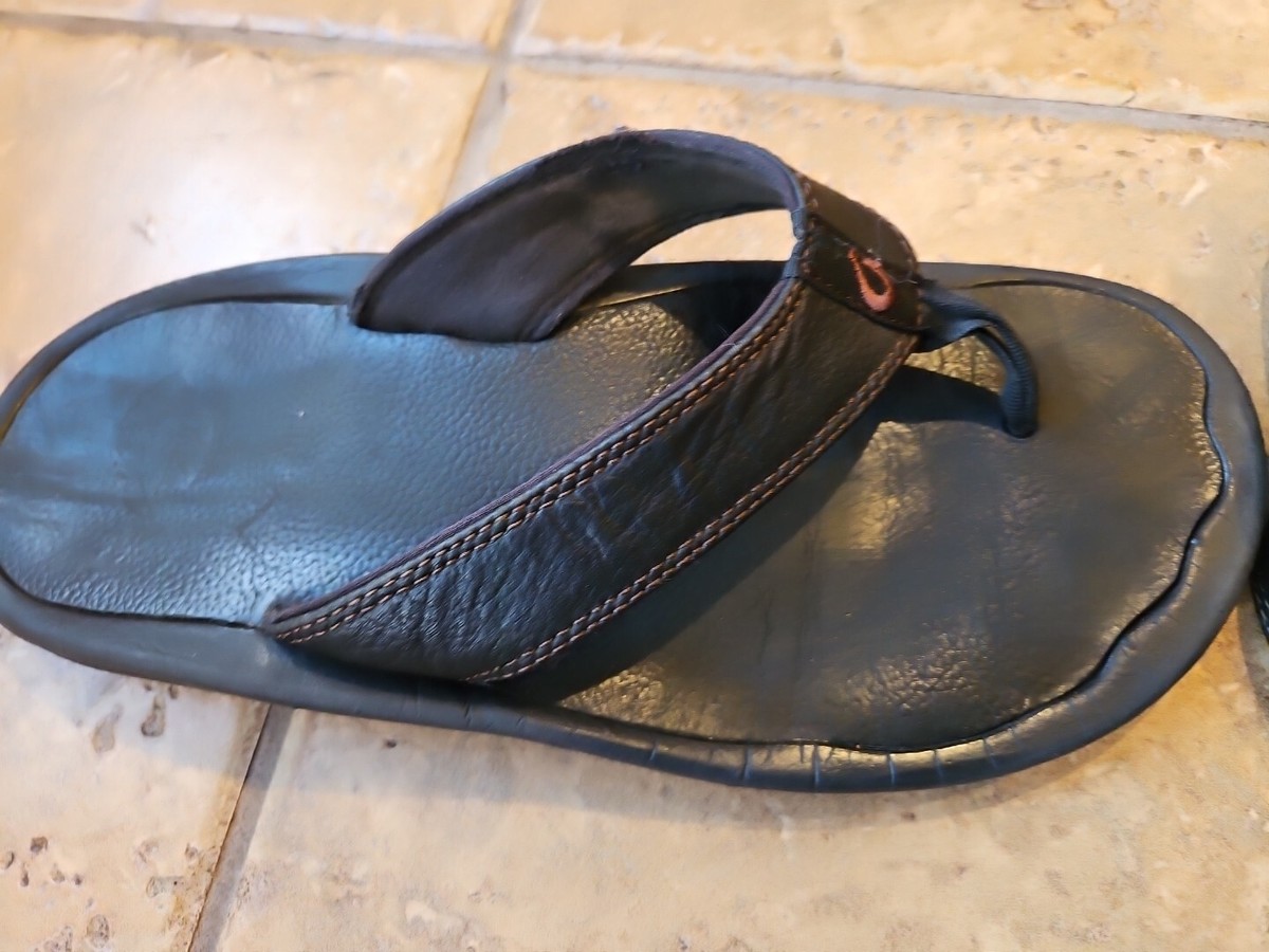 OluKai HIapo Black Leather Slip-On Thong Flip Flop Sandal 
