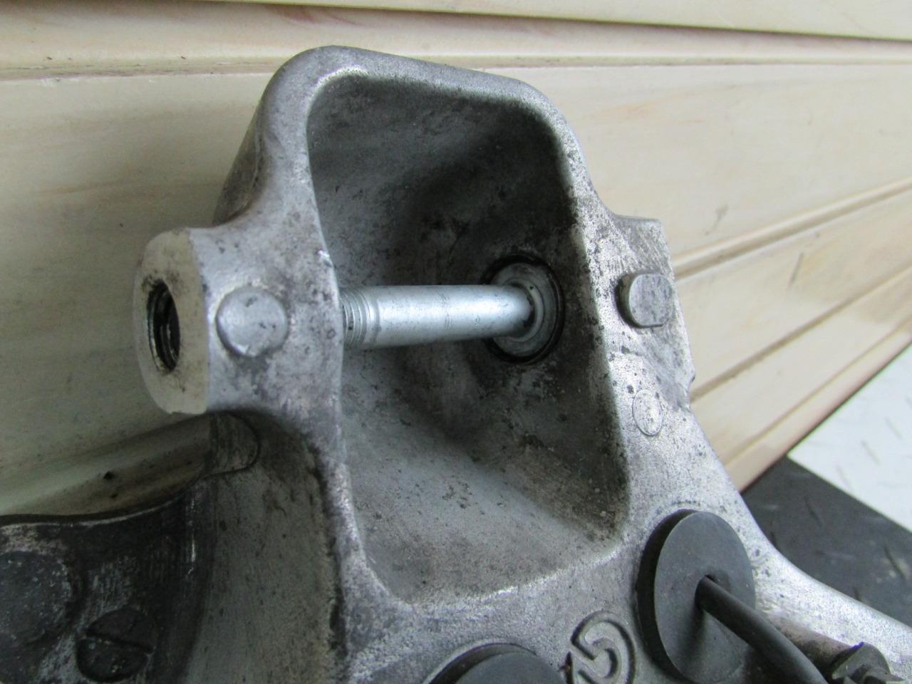 2002 Ferrari 360 Spider Front Right Knuckle Assembly Spindle w/ Hub Assembly