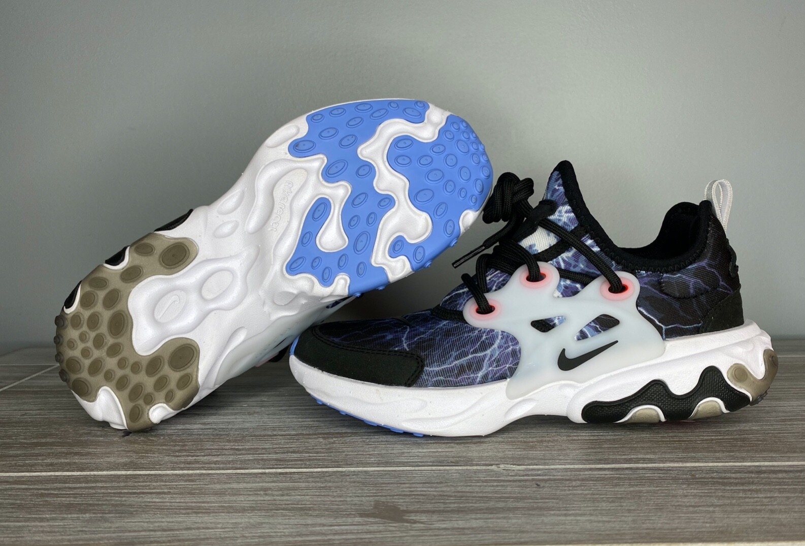 Nike React Presto GS Size 4Y Running 