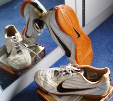 gebrauchte Nike Tiempo Hallenschuhe Fußballschuhe Indoor, Gr. 38,5