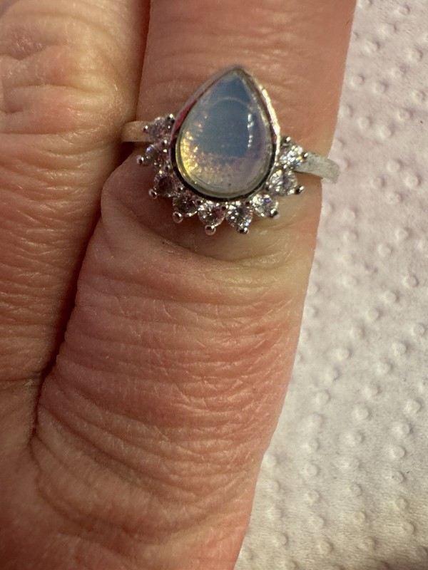 BNWT Opal Teardrop Halo Ring Size 8 Silver Tone Iridescent Stone Vintage Style