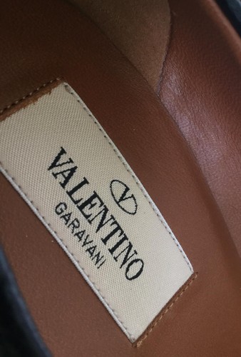 NUEVO VALENTINO “¡RARO!” Zapatos de salón de cuero con tachuelas de grifo, negros (talla 36,5)- $1,195,00 - Imagen 10 de 12