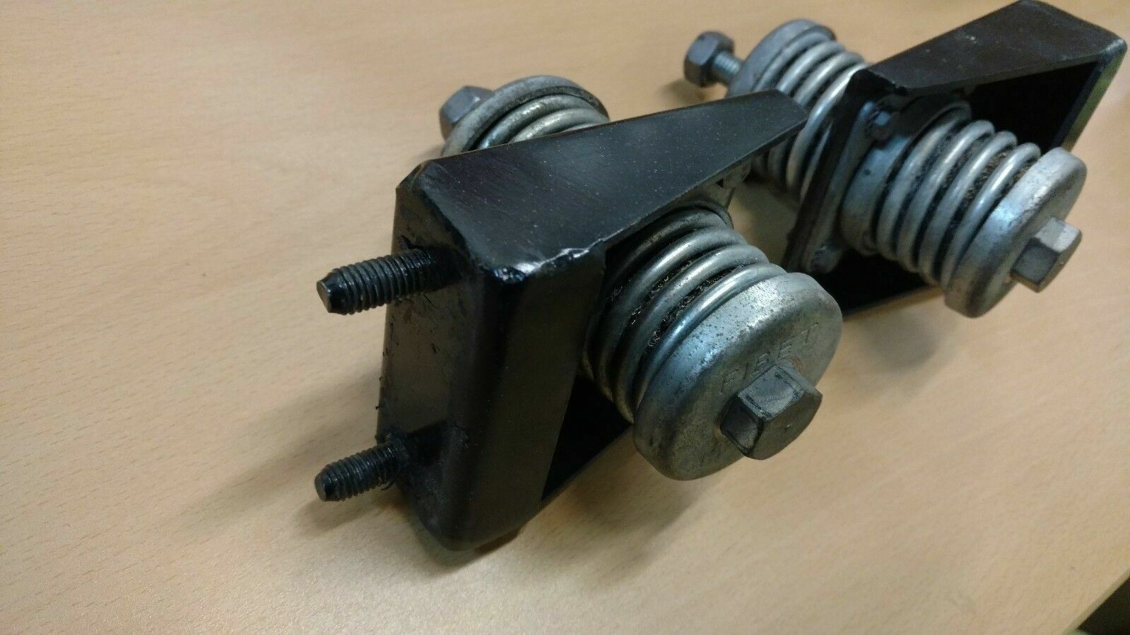 LAMBORGHINI MURCIELAGO LP640 EXHAUST MUFFLER BRACKET MOUNT SPRING OEM 400251393A