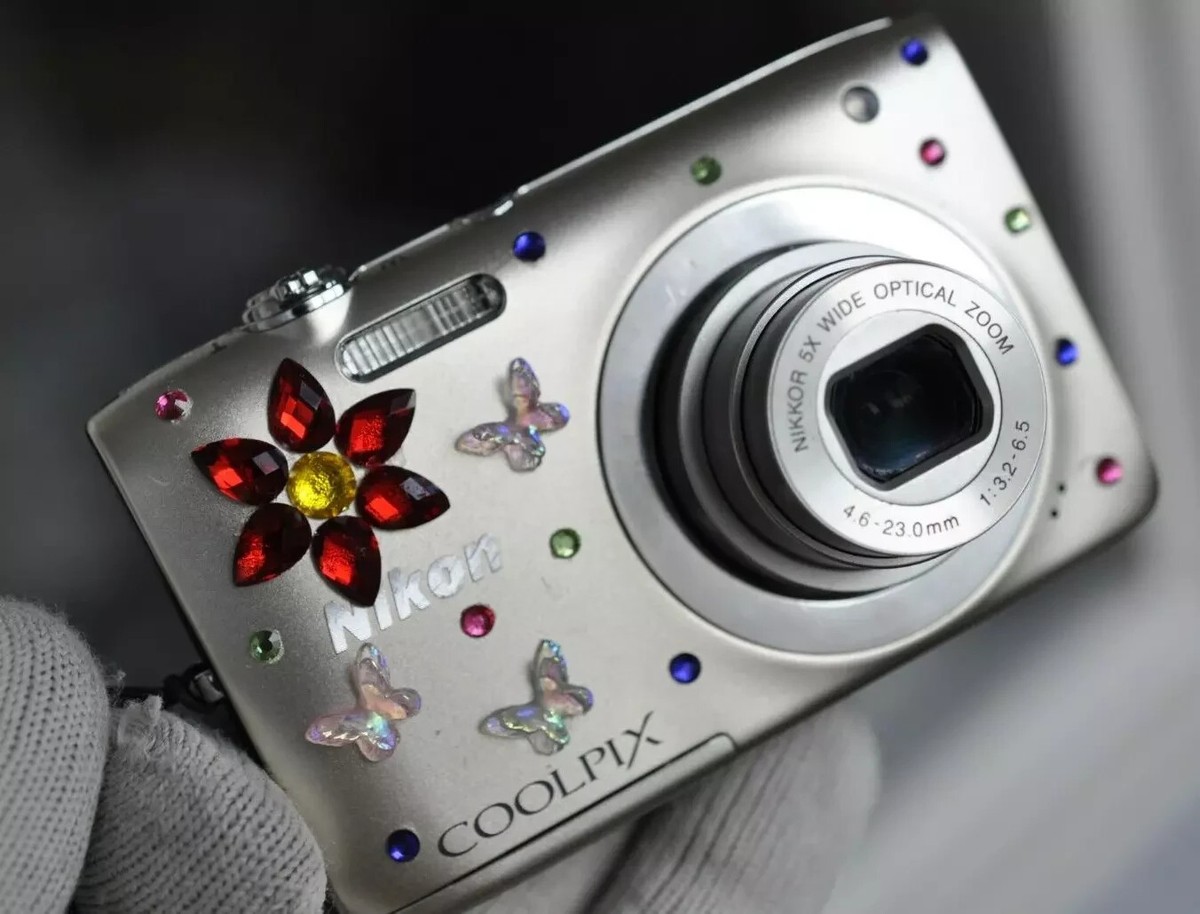 Nikon CoolPix S2600 14.0Mp Digital Compact Camera SILVER +