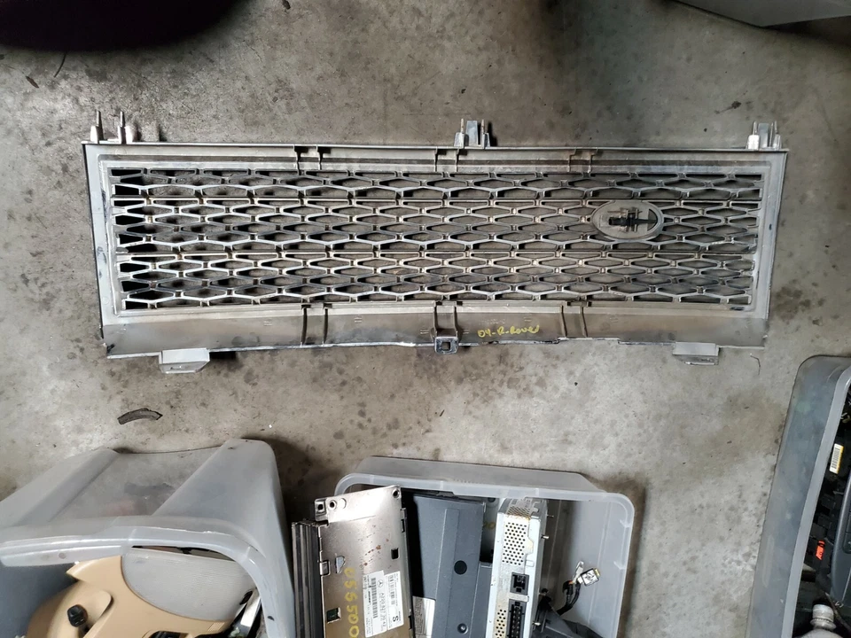 2002 2003 2004 LAND ROVER RANGE ROVER GRILLE - Image 2 of 3