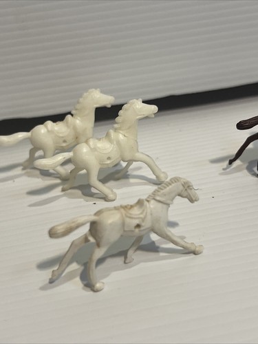 Vintage Wild West Cowboys Indians Horses Lot Miniature 2cm Small - Picture 12 of 24