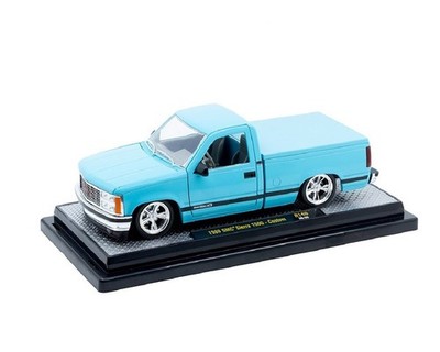 M2 Machines 1:24 1988 GMC Sierra 1500 Light Blue Model Truck 40300